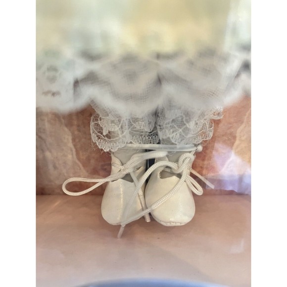 Treasured Memories Young Friends Collection Porcelain Doll Vintage 1991 - Picture 6 of 16